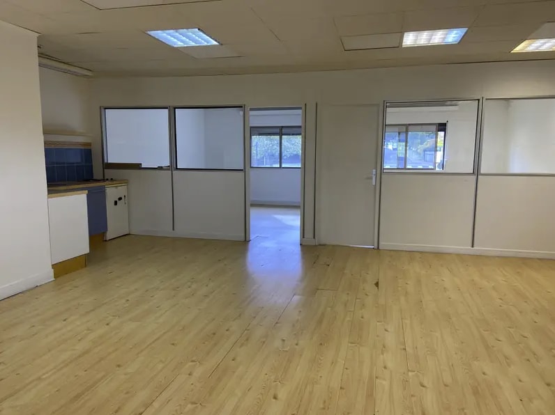 Office in Saint-Germain-en-Laye to rent Interior Photo- Image 1 of 3