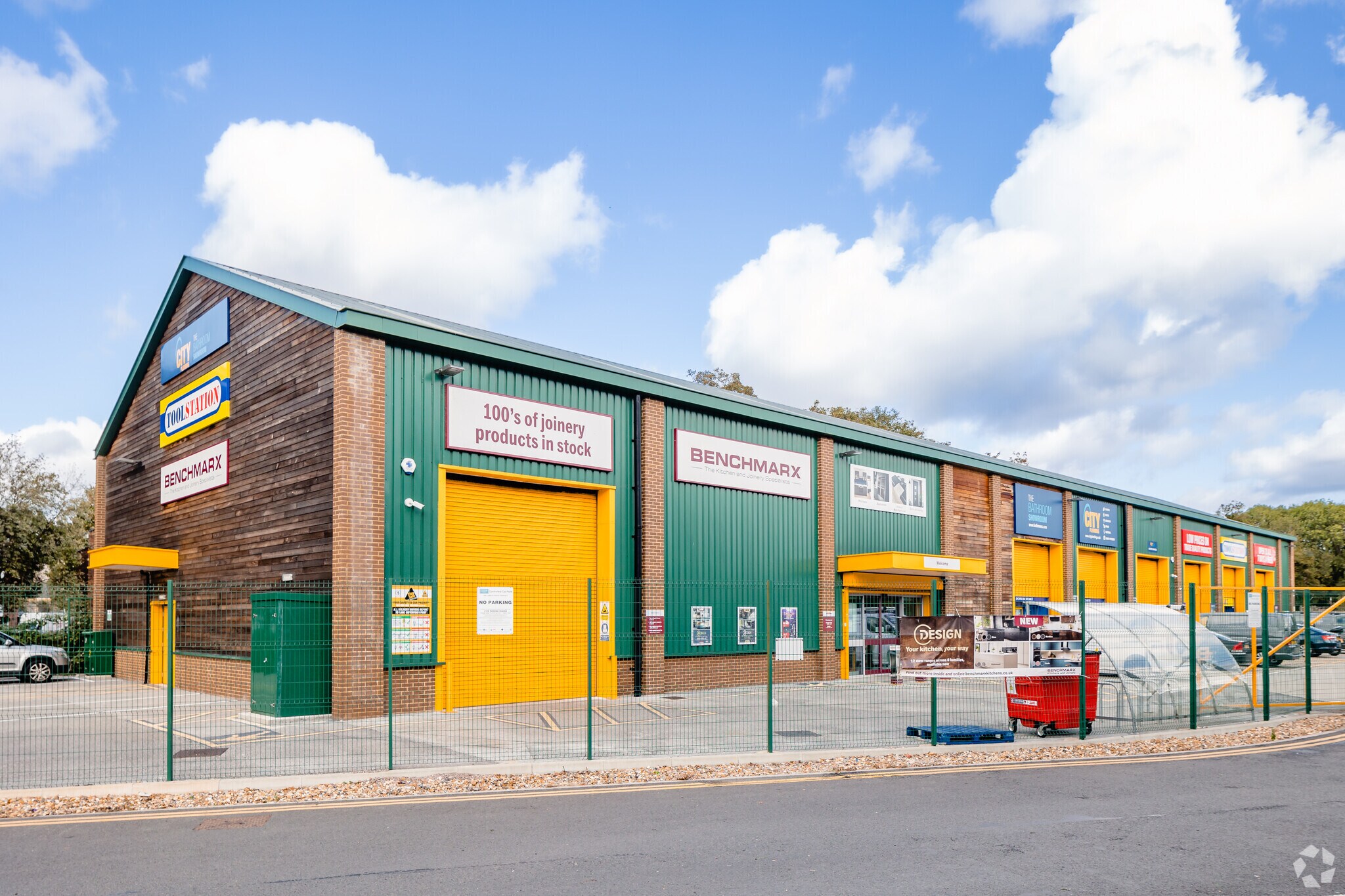 Church St, Rickmansworth to rent Building Photo- Image 1 of 3