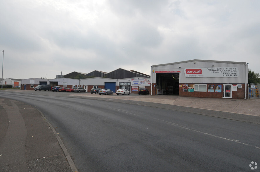 Planetary Rd, Willenhall for rent - Building Photo - Image 2 of 3