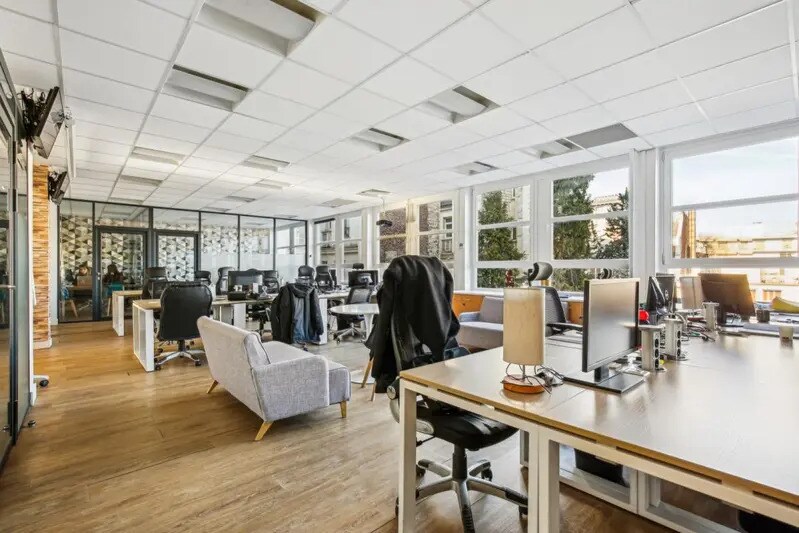 122 Avenue Charles De Gaulle, Neuilly-sur-Seine to rent - Building Photo - Image 2 of 8
