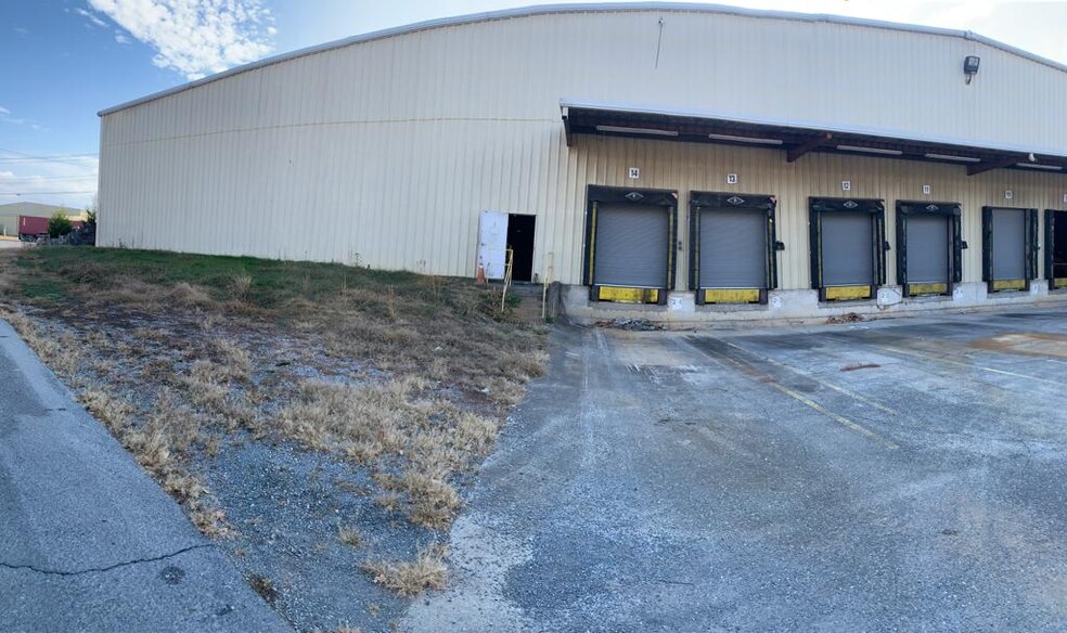 232 S Industrial Blvd, Calhoun, GA for rent - Building Photo - Image 1 of 8