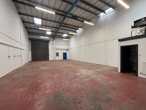 N Canal Bank St, Glasgow to rent Interior Photo- Image 1 of 1