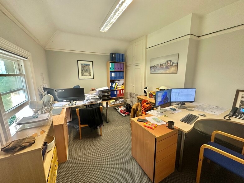 4 Dean Park Cres, Bournemouth to rent - Building Photo - Image 2 of 3