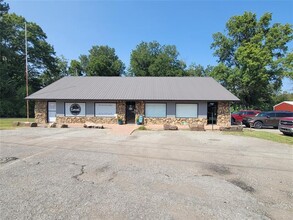 16841 State Highway 9 E, Eufaula, OK for sale Primary Photo- Image 1 of 45