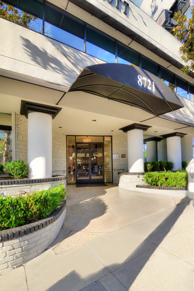 8721 W Sunset Blvd, West Hollywood, CA for rent - Building Photo - Image 3 of 7