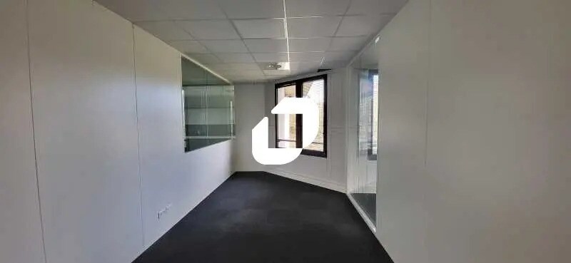 Office in Mérignac to rent - Interior Photo - Image 3 of 7