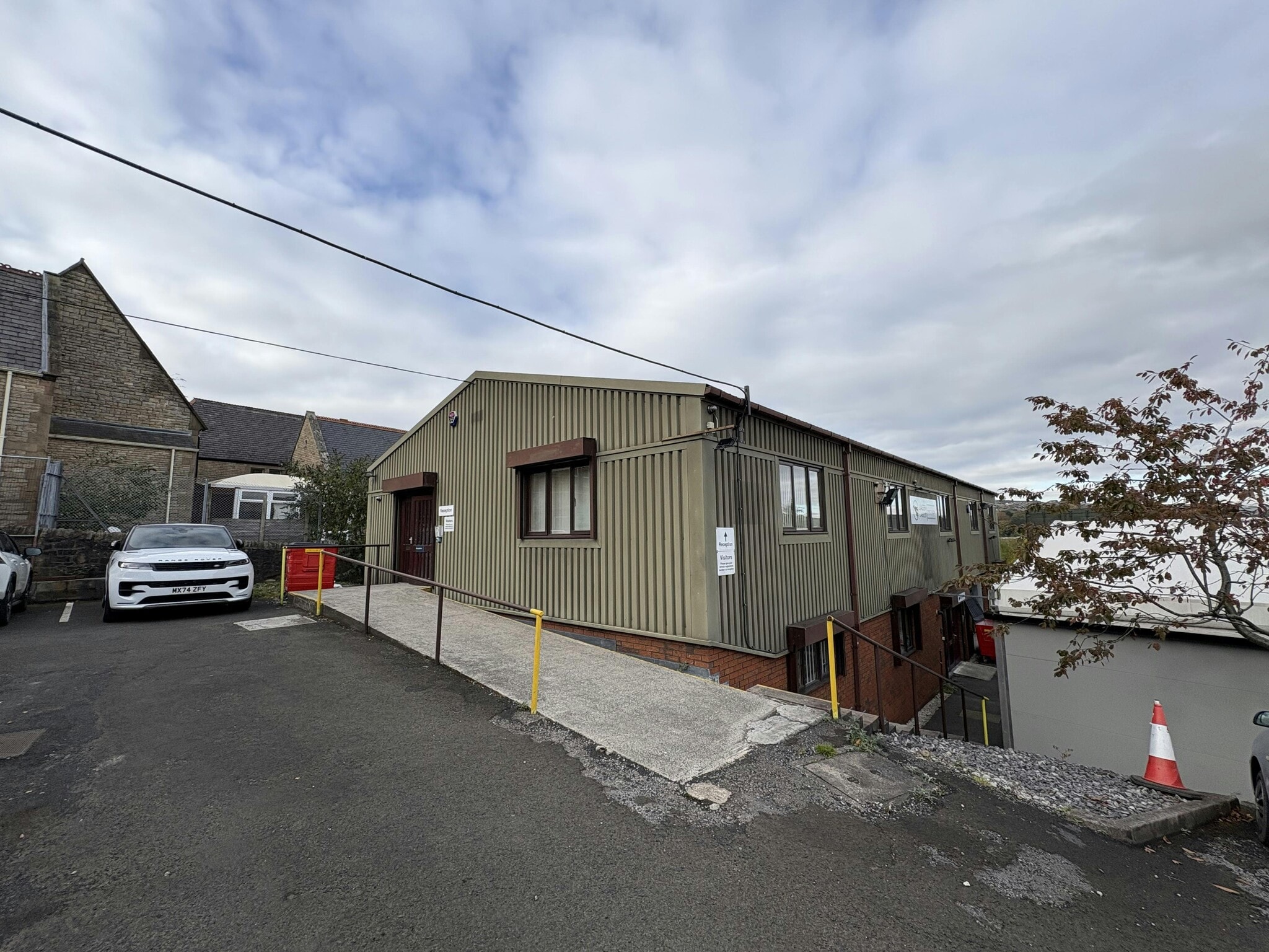 Buxton Rd, High Peak to rent Building Photo- Image 1 of 36