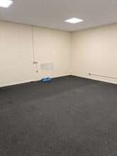 Victoria St, Oldham to rent Interior Photo- Image 1 of 4