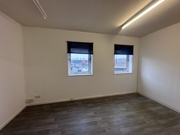 More details for 10 Croft Rd, Arnold - Retail for Sale