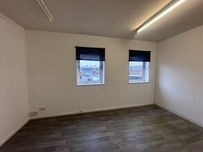 10 Croft Rd, Arnold to rent Interior Photo- Image 2 of 5