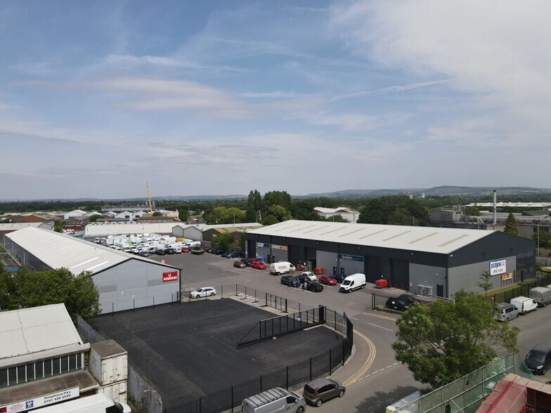 Lingard Ln, Stockport to rent - Primary Photo - Image 1 of 2