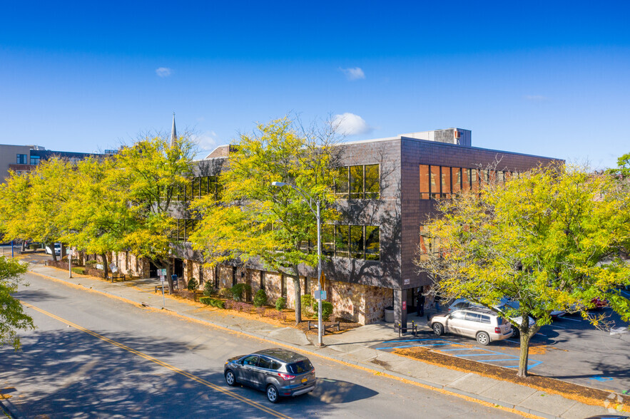 1801 6th Ave, Troy, NY for rent - Building Photo - Image 3 of 8