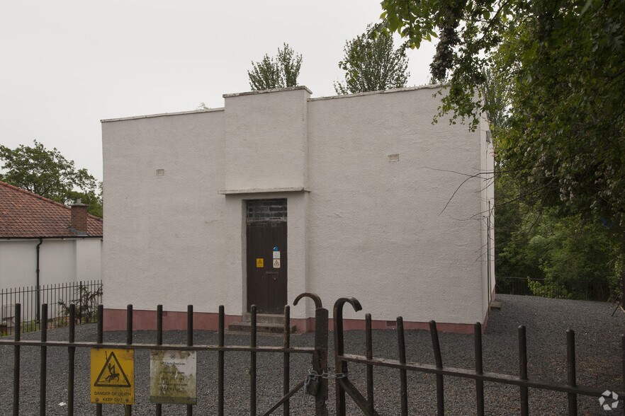 22 Campsie Rd, Torrance to rent - Building Photo - Image 2 of 2