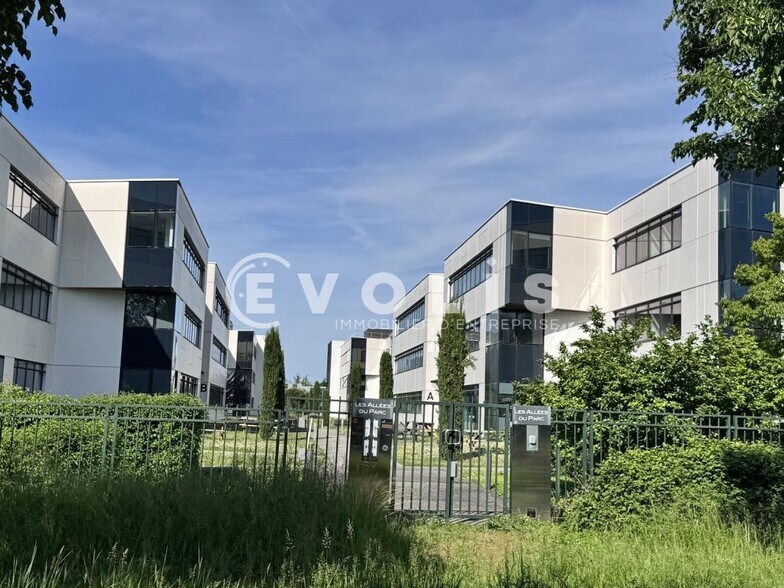 575-655 Allée Des Parcs, Saint-Priest to rent - Building Photo - Image 3 of 9