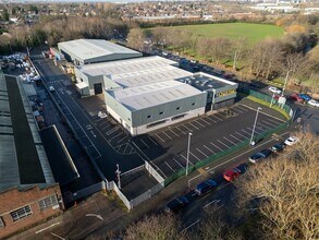 6 Bescot Crescent, Walsall to rent Building Photo- Image 1 of 10