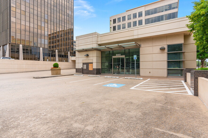 8303 Douglas Ave, Dallas, TX for rent - Building Photo - Image 3 of 9