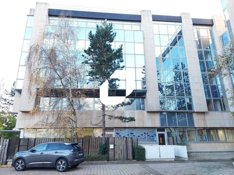 32-34 Avenue De L'Europe, Vélizy-Villacoublay to rent - Building Photo - Image 3 of 12