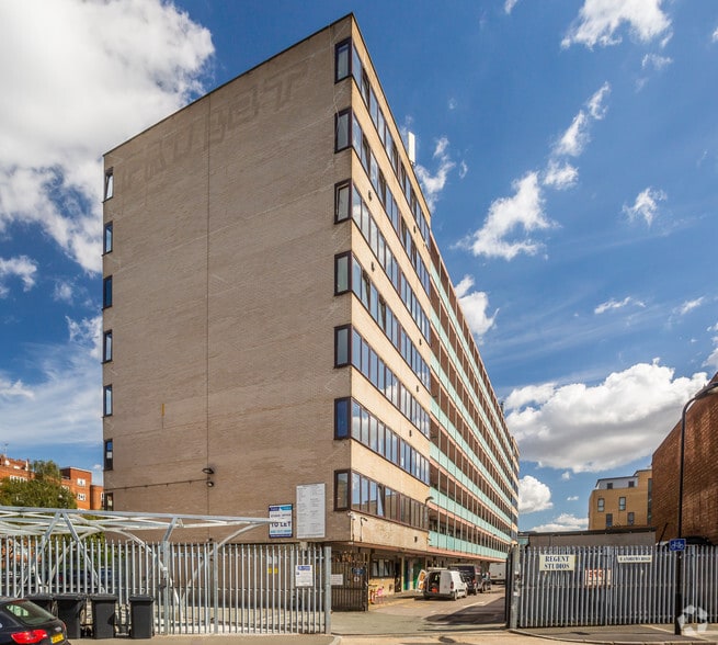 8 Andrews Rd, London to rent - Building Photo - Image 2 of 87