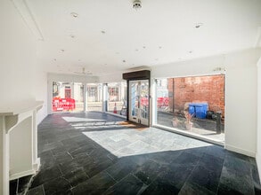 23 Downing St, Farnham to rent Interior Photo- Image 2 of 7