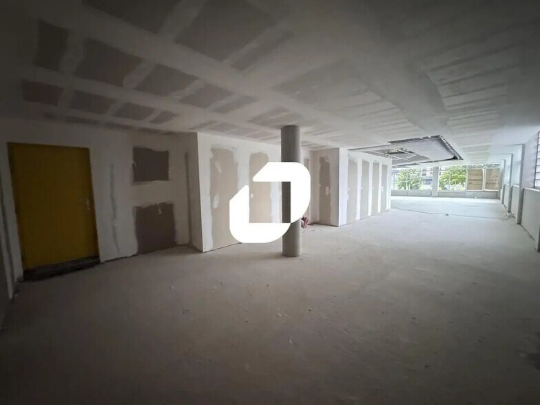 Retail in Strasbourg to rent - Interior Photo - Image 3 of 6