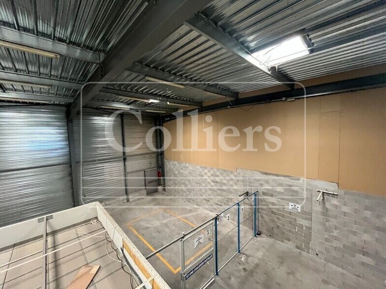 Light Industrial in Marseille to rent - Interior Photo - Image 3 of 6