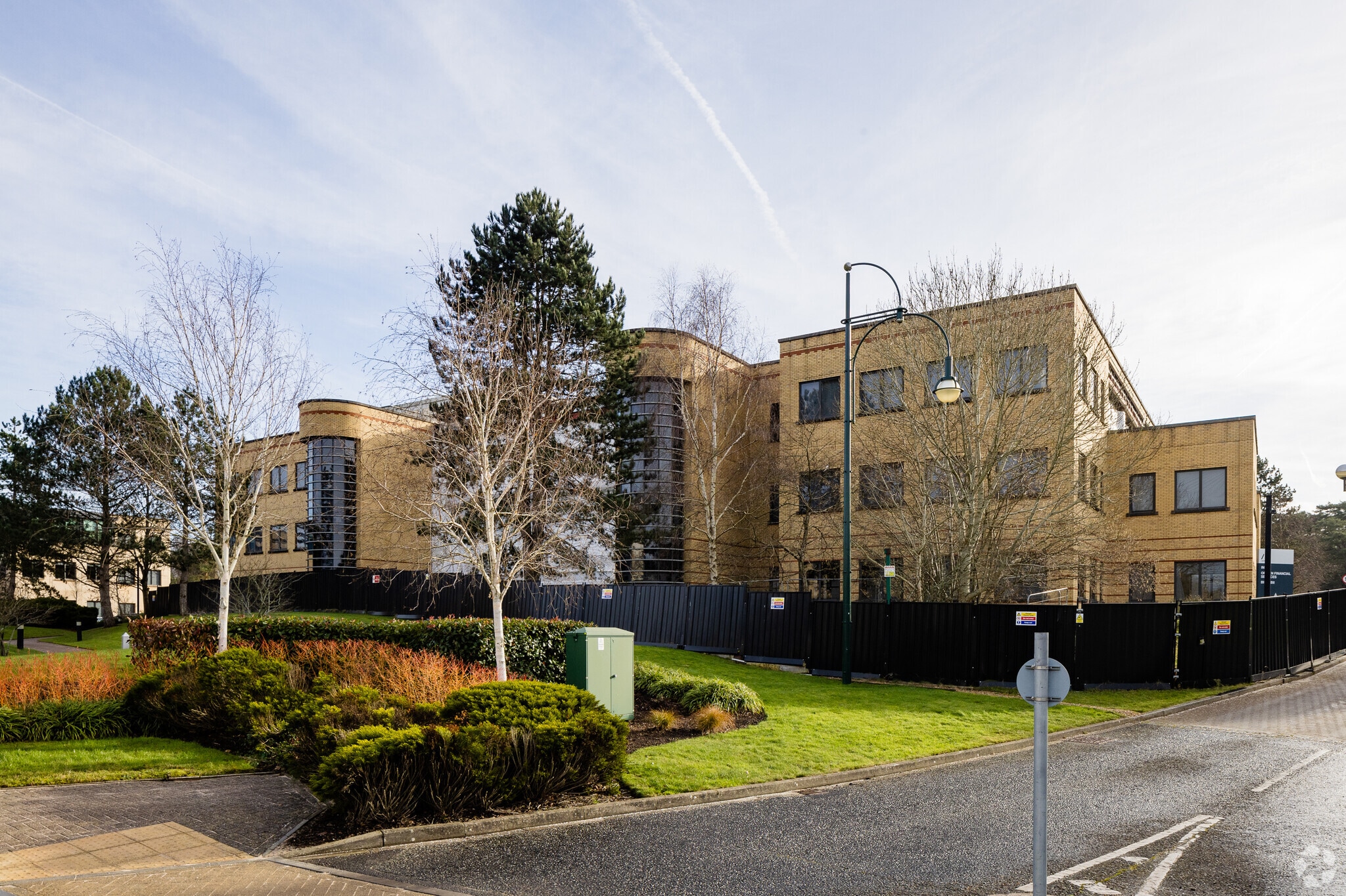 1 Lakeside Rd, Farnborough to rent Primary Photo- Image 1 of 9