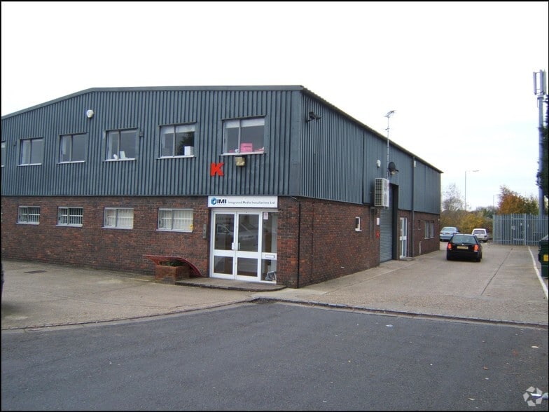 Holder Rd, Aldershot for sale - Primary Photo - Image 1 of 1