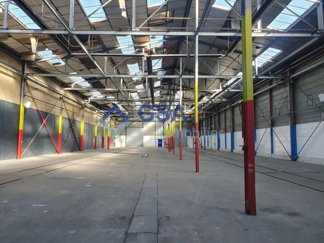 Light Industrial in Corbeil-Essonnes to rent Interior Photo- Image 1 of 8