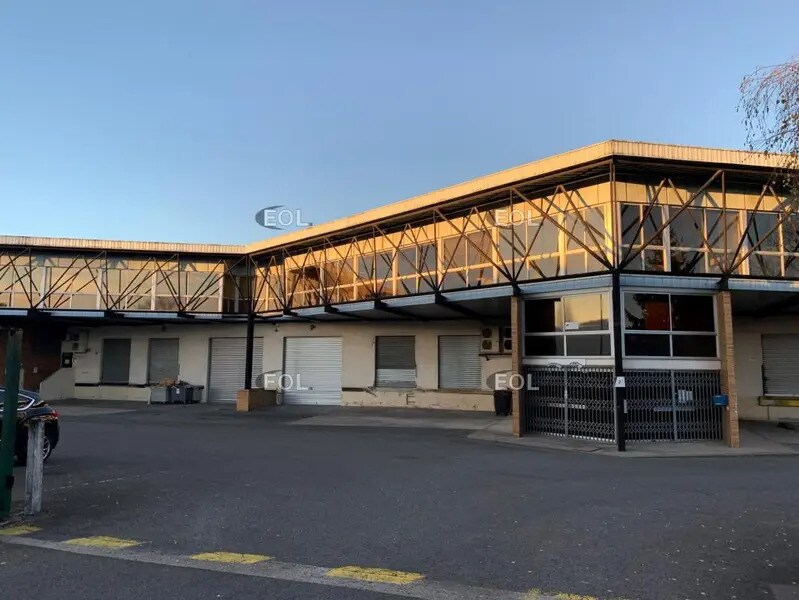 Industrial in Morangis to rent Building Photo- Image 1 of 7
