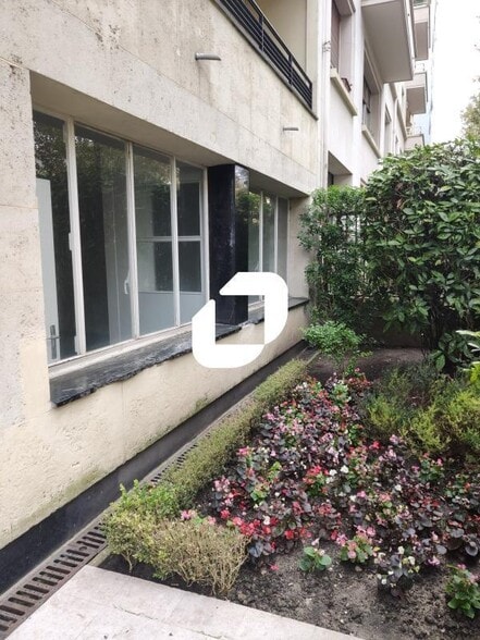 Office in Paris for sale - Building Photo - Image 3 of 4