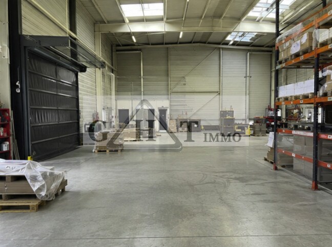 Industrial in Villeneuve-la-Garenne to rent Interior Photo- Image 1 of 4
