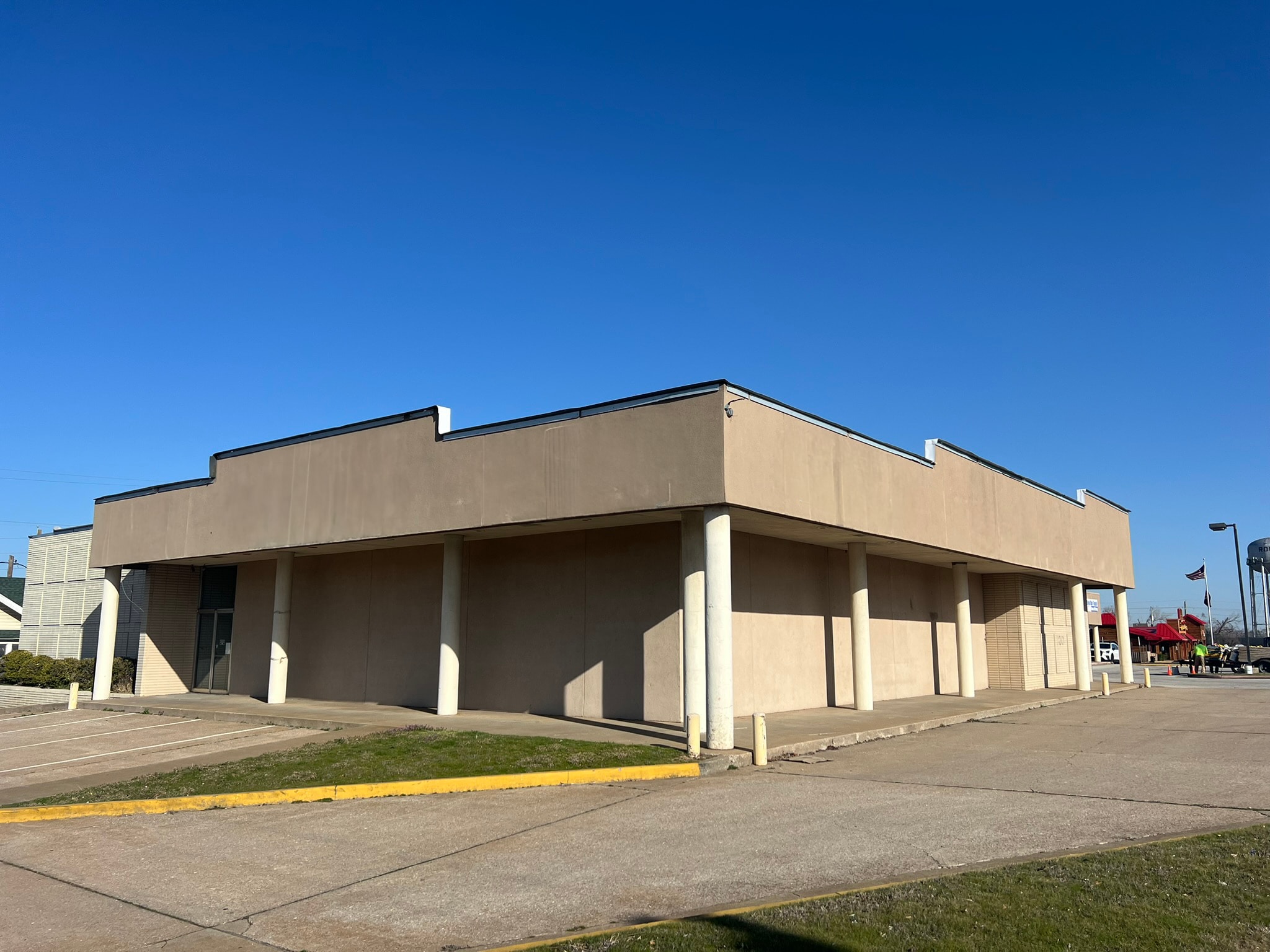 100 N 8th St, Rogers, AR to rent Building Photo- Image 1 of 9