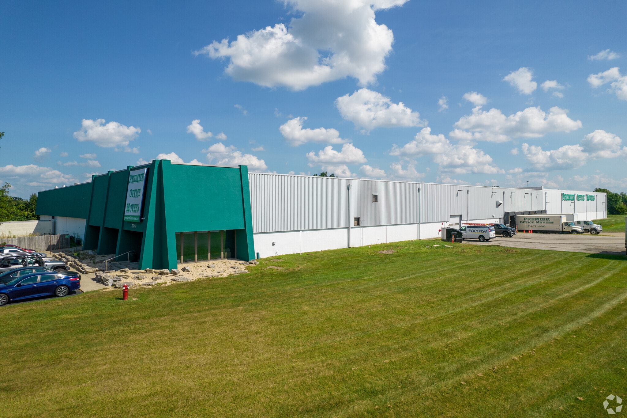 3915 Zane Trace Dr, Columbus, OH to rent Building Photo- Image 1 of 9