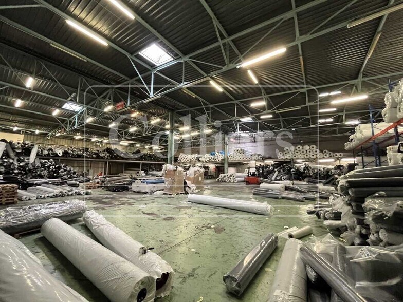 Industrial in Aubagne to rent - Interior Photo - Image 2 of 17