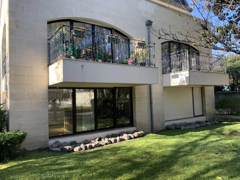 Office in Bordeaux to rent - Building Photo - Image 2 of 2