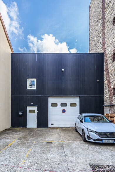 Light Industrial in Courbevoie to rent - Primary Photo - Image 1 of 15