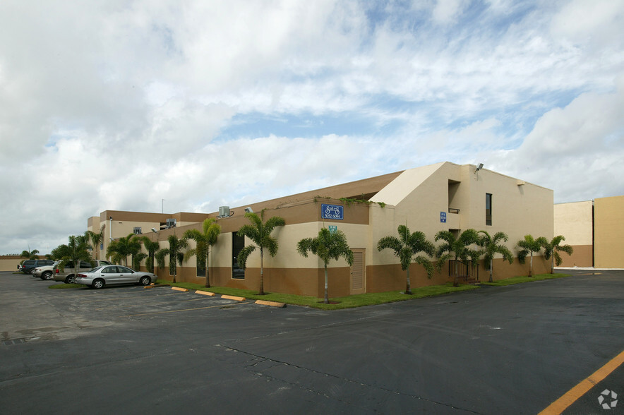 5052-5094 NW 74th Ave, Miami, FL for rent - Building Photo - Image 2 of 7