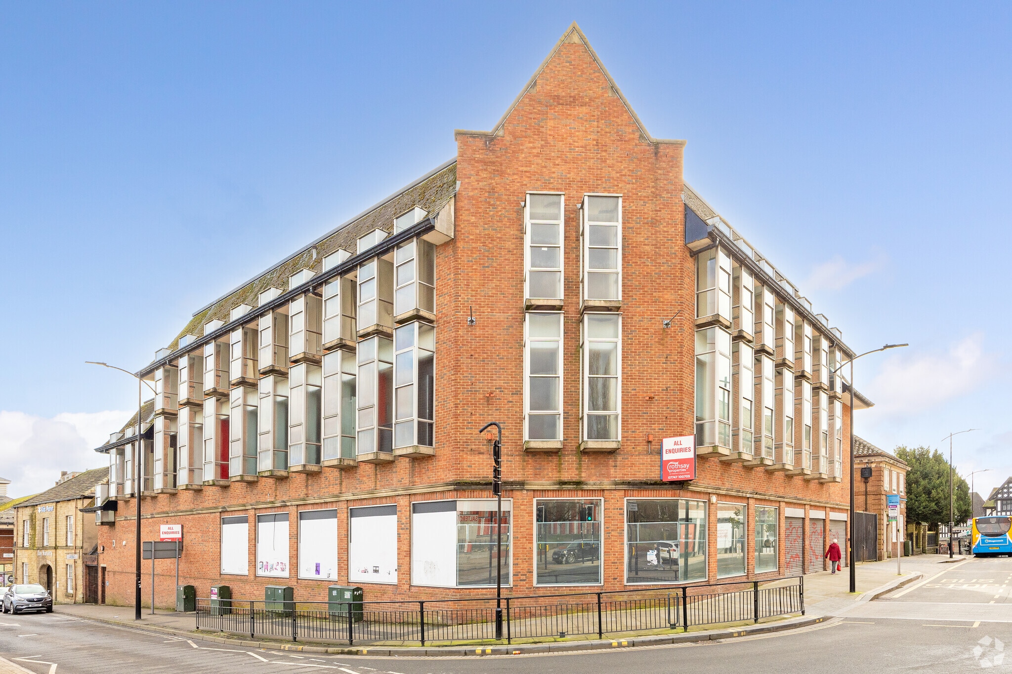 Elder Way, Chesterfield to rent Building Photo- Image 1 of 4