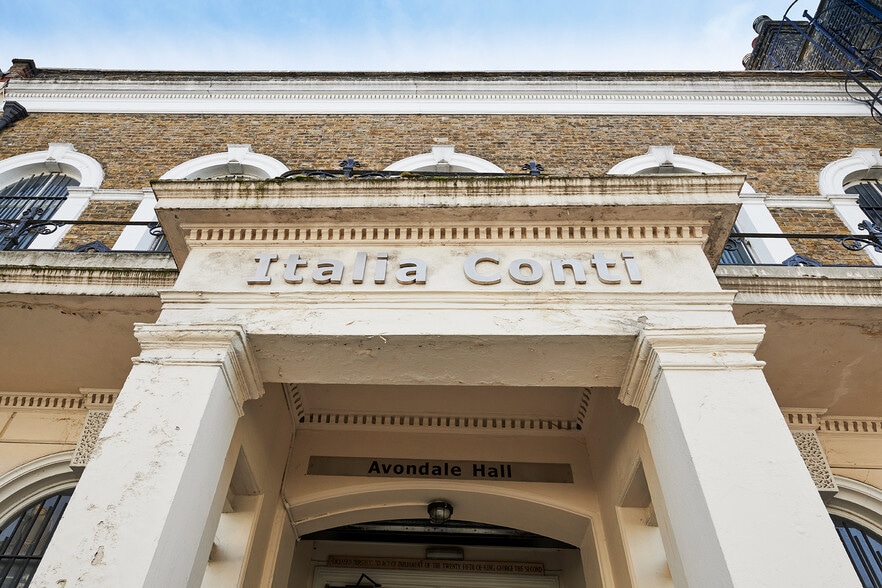 72 Landor Rd, London for sale - Building Photo - Image 1 of 1