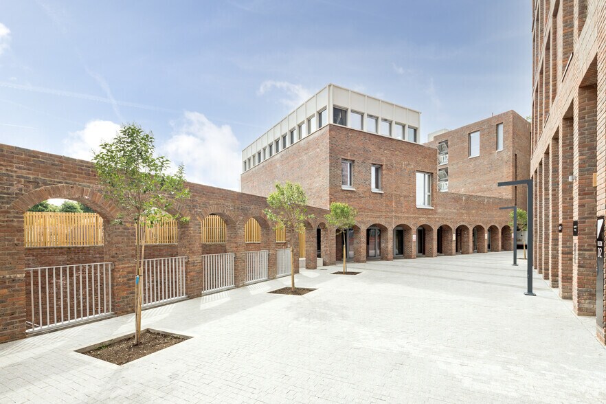 Downs Rd, London to rent - Primary Photo - Image 1 of 48