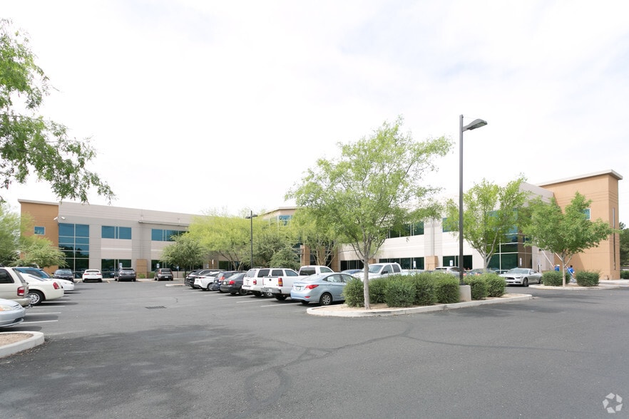 5650 W Chandler Blvd, Chandler, AZ to rent - Building Photo - Image 2 of 6