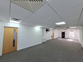 5-6 Church St, Twickenham to rent Interior Photo- Image 1 of 8