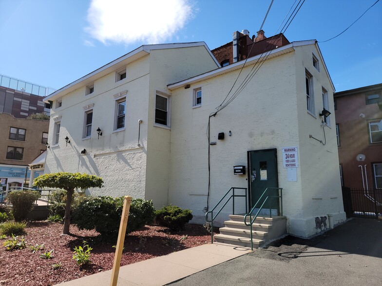 86 Park St, Hartford, CT for rent - Building Photo - Image 1 of 17