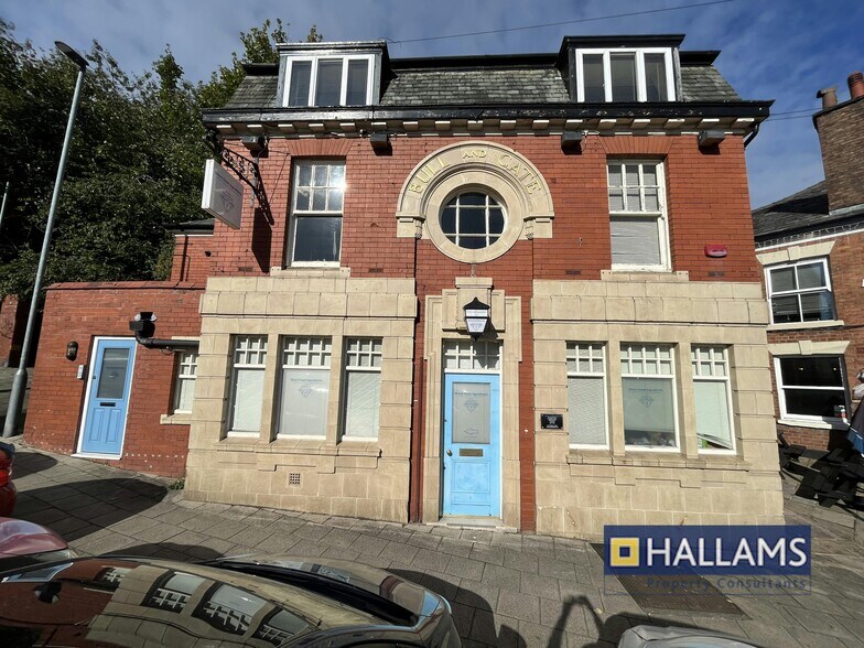 70 Waters Green, Macclesfield for sale - Primary Photo - Image 1 of 47