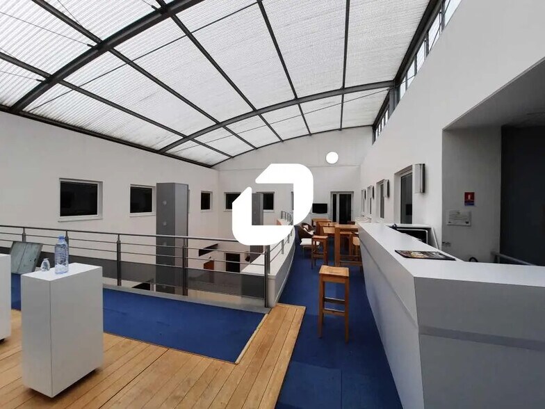 16 Bis Avenue Du Québec, Villebon-sur-Yvette to rent - Interior Photo - Image 3 of 18