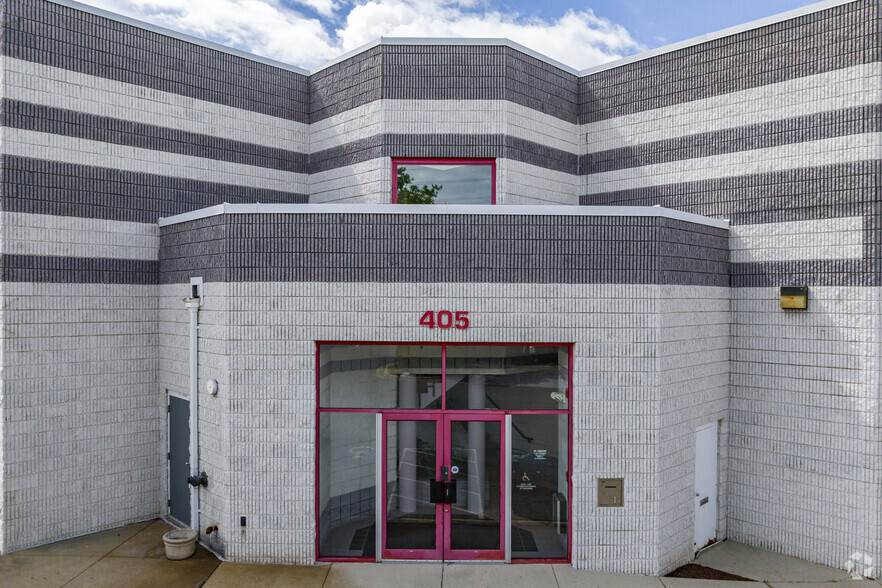 387-409 E Gude Dr, Rockville, MD for rent - Building Photo - Image 1 of 7