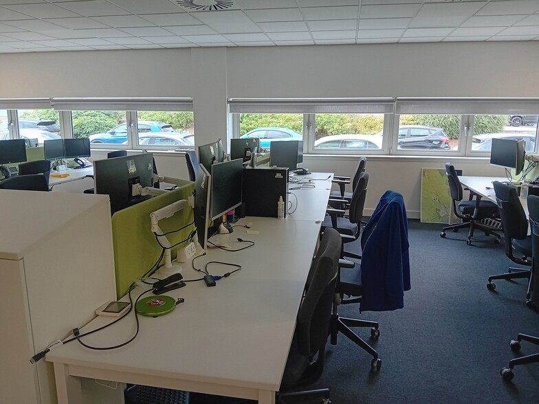 2 Spiersbridge Way, Glasgow to rent - Building Photo - Image 2 of 13