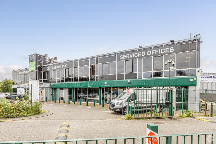 Abbey Rd, London to rent - Primary Photo - Image 3 of 4