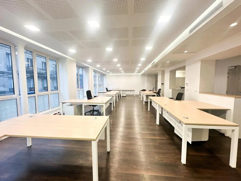 Location Bureaux 215 m² - Photo 1
