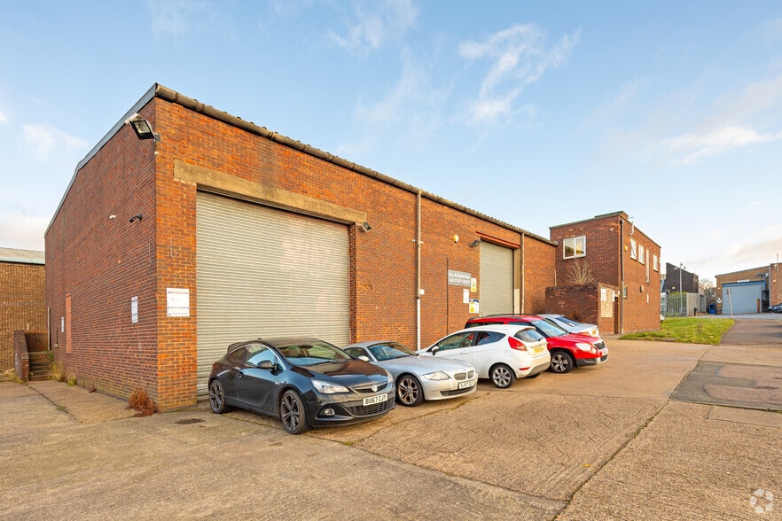 80 Commercial Sq, Leicester to rent - Building Photo - Image 2 of 2
